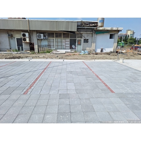 地磚舖設施工