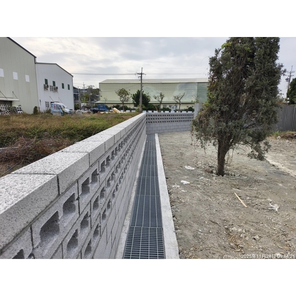 空心磚圍牆施工 空心磚圍牆施工-梁禾企業有限公司