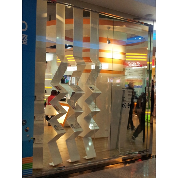 櫥窗金屬造型展示架 櫥窗金屬造型展示架