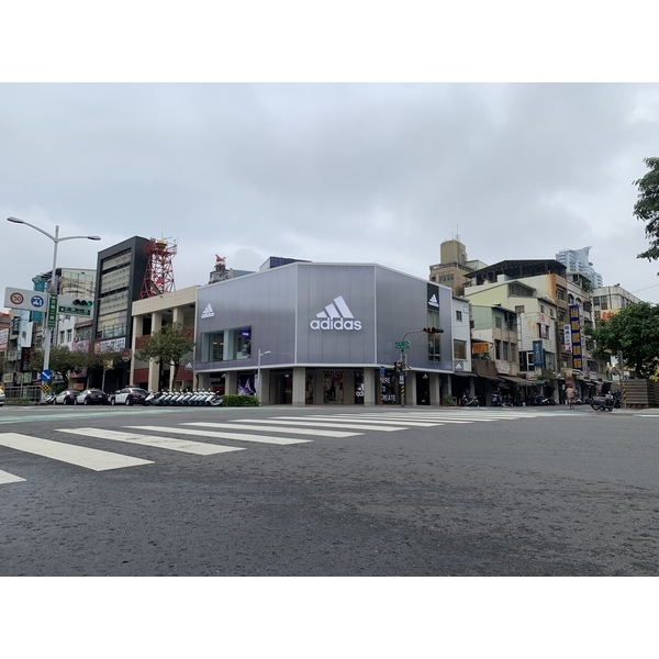 高雄新崛江愛迪達-佐東企業有限公司