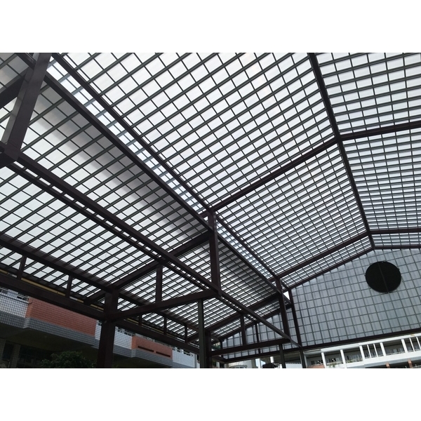 扣合式PC中空板 風雨操場屋頂-佐東企業有限公司