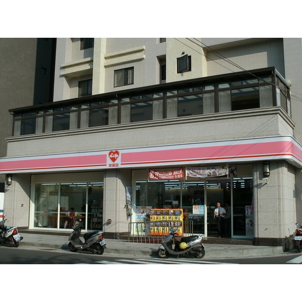鋼鋁玻璃屋