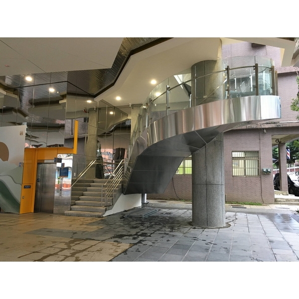 弧型包板鋼梯 弧型包板鋼梯