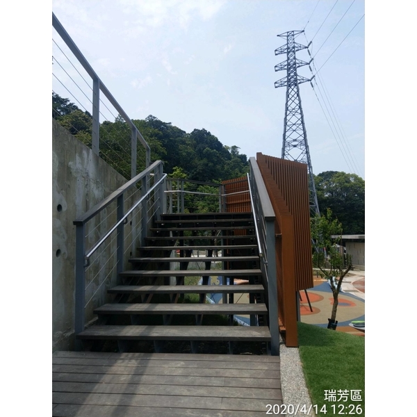 鋼梯