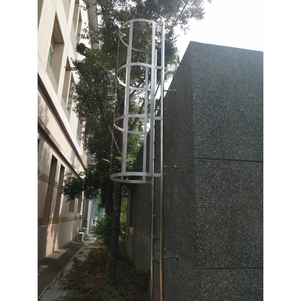 安全爬梯