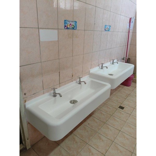 馬槽式洗手台