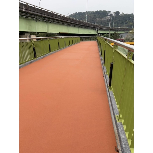 彩砂地坪應用於自行車道工程-劦翊實業有限公司