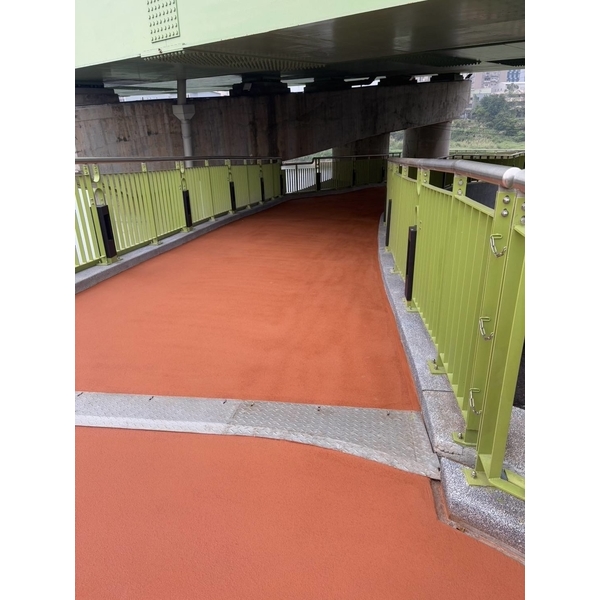 彩砂地坪應用於自行車道工程-劦翊實業有限公司