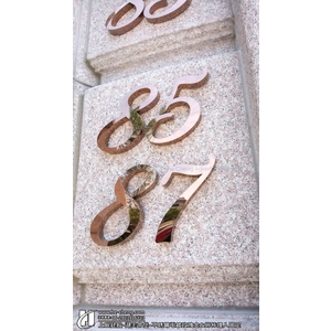 上曜建設-湖美帝堡、不銹鋼電鍍玫瑰金、圓棒埋入固定-合成廣告社