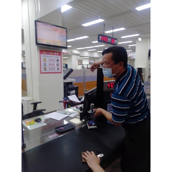 台中市西屯戶政事務所櫃台防疫压克力隔板施工-宗冠廣告設計社