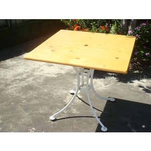 實木桌面休閒桌，清倉特價中-玖盈事業股份有限公司