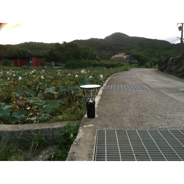 高亮度太陽能景觀庭園燈 38公分高-驊灃企業有限公司