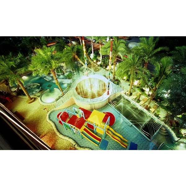 水舞+水床+遊戲機-偉彤工程企業有限公司