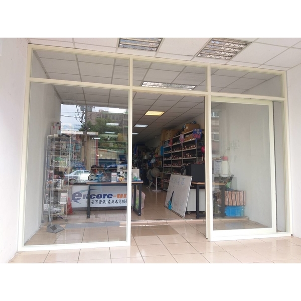 店面加裝1000型鋁隔間附加懸吊門一組-正全鋁門窗行