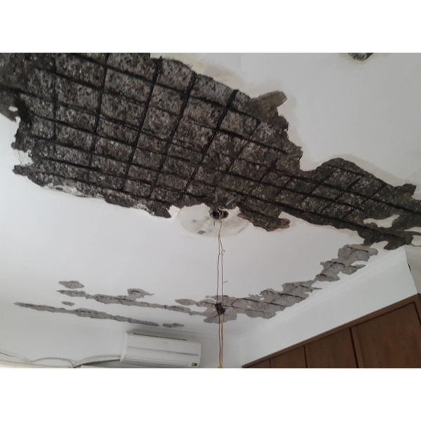 鋼筋外露，epoxy 樹脂砂漿批覆補強