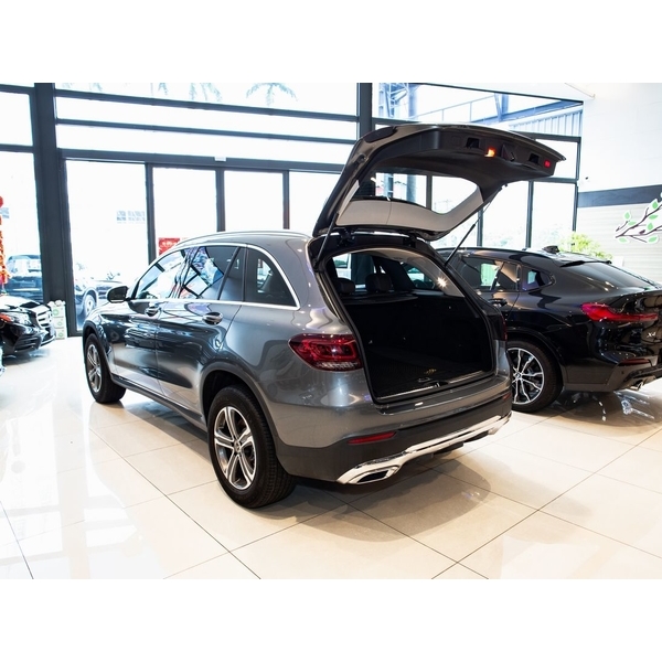 2020 Mercedes-Benz GLC300-讚星有限公司
