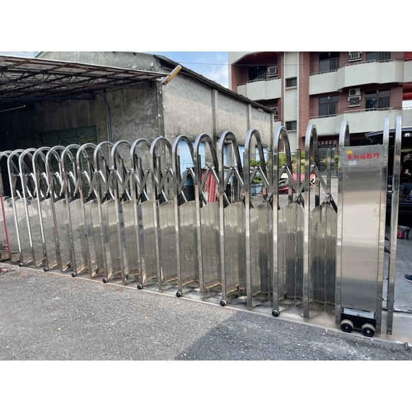 高172斜背半密式-伸縮電動門-咏達企業行