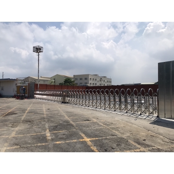 圓型透空雙開電動大門-咏達企業行
