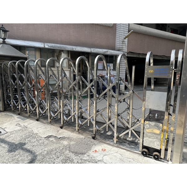 高度152公分斜背透空式-電動伸縮門 高度152公分斜背透空式-電動伸縮門