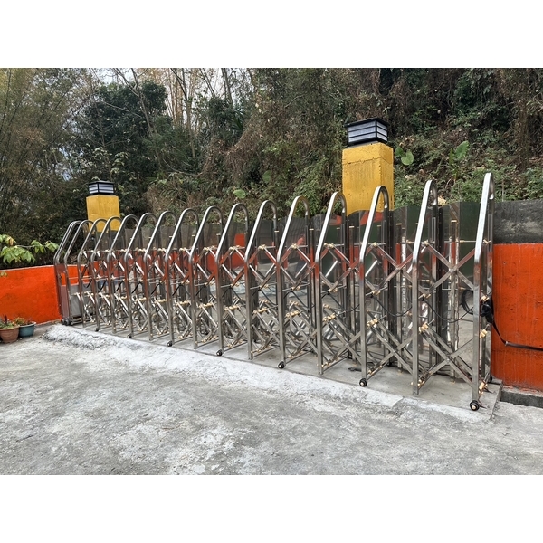 高度152公分斜背全密式-電動伸縮門-咏達企業行