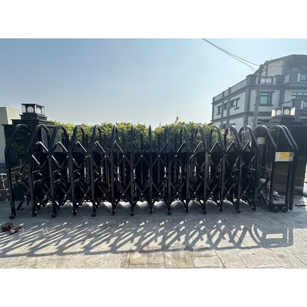 不銹鋼烤漆伸縮電動門-咏達企業行