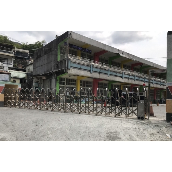 電動伸縮大門 電動伸縮大門