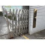 伸縮門換輪子