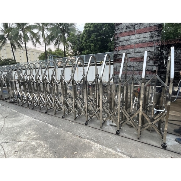 斜背半密式伸縮電動門-咏達企業行