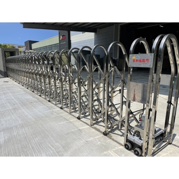 斜背透空式電動伸縮門-咏達企業行