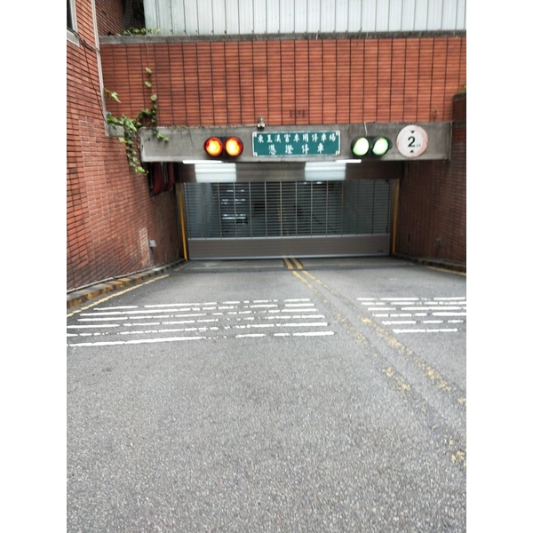 白鐵花格+95茶色鋁合金捲門-萬誠企業有限公司