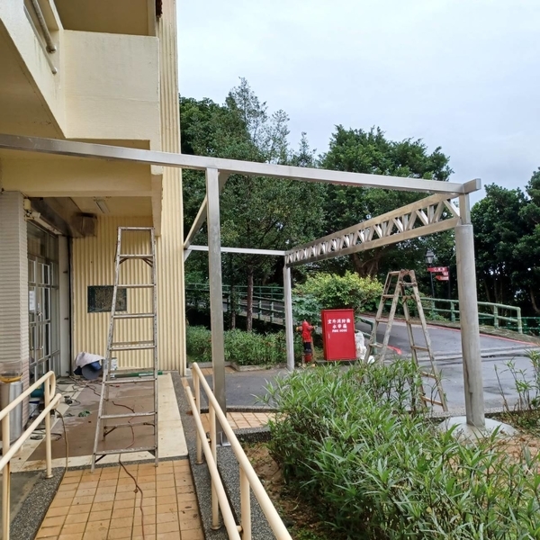 鋼構遮雨棚 鋼構遮雨棚