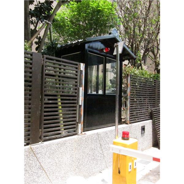 G42-警衛亭-大來國際開發(黑咖啡色琉璃瓦屋頂-側拍)-九代興鋁業社
