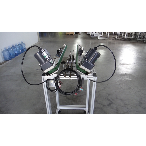 側夾皮帶輸送機-巨碩精機有限公司