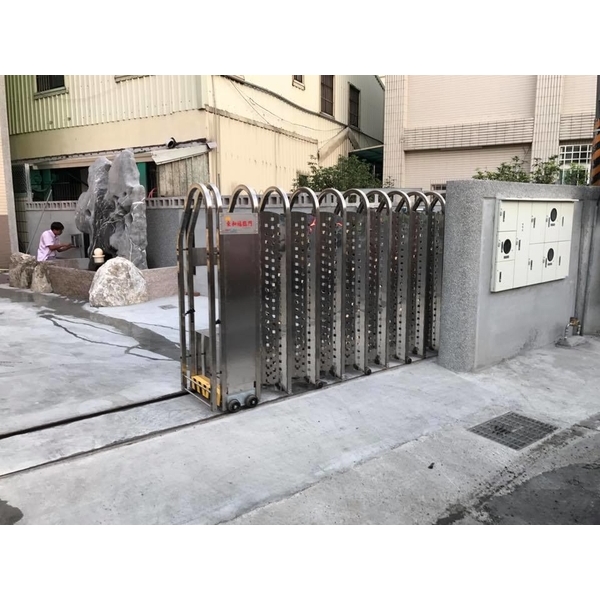 電動伸縮大門 電動伸縮大門