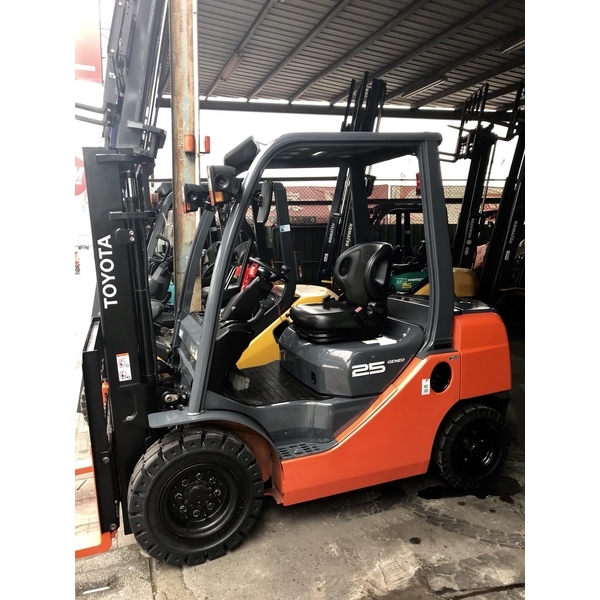 柴油車坐式堆高機-3