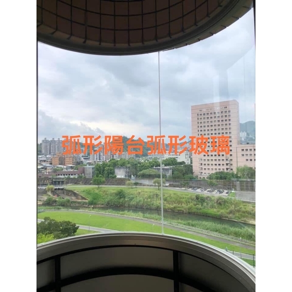 弧形玻璃+推開窗