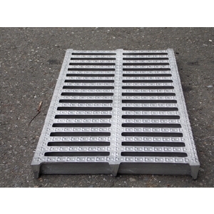 鑄鋁蓋20X40X2cm B型梅花型止滑點-中道企業有限公司