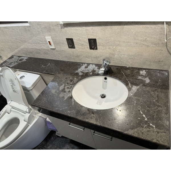 洗手檯清潔保養前-石博士有限公司