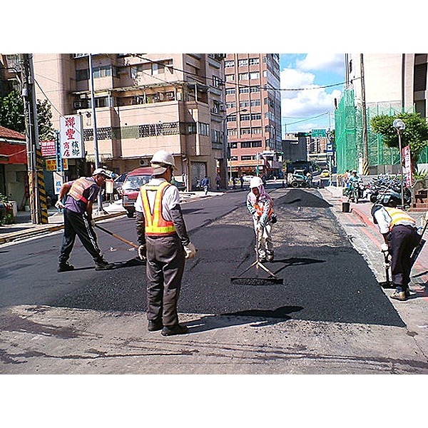 柏油道路瀝青舖設施工 柏油道路瀝青舖設施工
