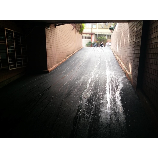 地下道瀝青舖設工程完工 地下道瀝青舖設工程完工