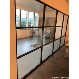 鋁框懸吊門 軌道滑門 細鋁框拉門 鋁框隔間 鋁合金隔間-昕采玻璃有限公司