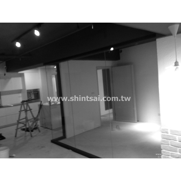 辦公室玻璃 玻璃門 鋁框玻璃隔間 空間玻璃 美髮店 辦公室玻璃 玻璃門 鋁框玻璃隔間 空間玻璃 美髮店