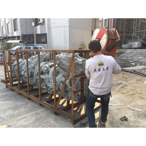 廟宇石柱雕刻