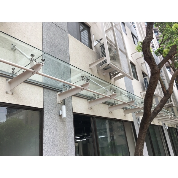 玻璃雨遮工程 玻璃雨遮工程