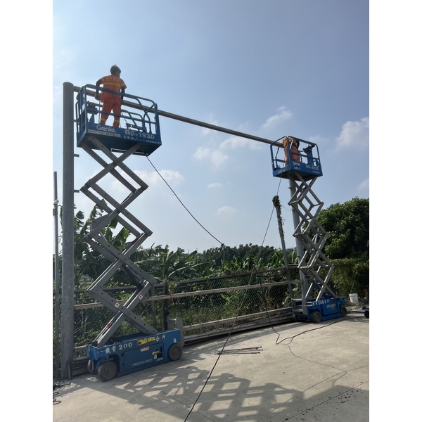 剪刀式高空作業車 剪刀式高空作業車
