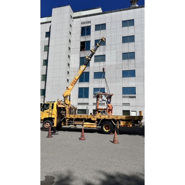 高空吊掛機台搬運-宏欣起重有限公司