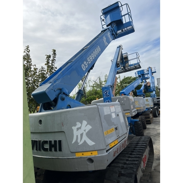 直臂式、曲臂式高空作業車 直臂式、曲臂式高空作業車
