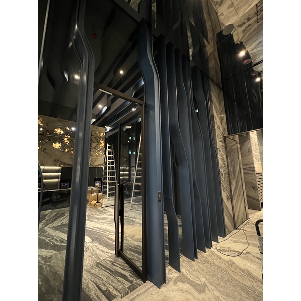 交誼廳造型柱+玻璃門-高米金屬鍛造有限公司