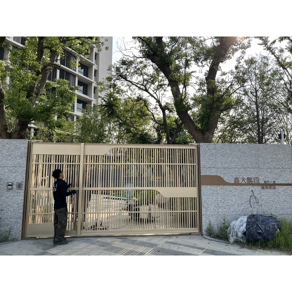 格柵大門-高米金屬鍛造有限公司