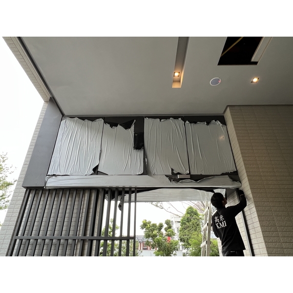 機車道格柵自動門+包板-高米金屬鍛造有限公司